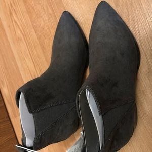 Old Navy Gray Chelsea Ankle Boots Size 6